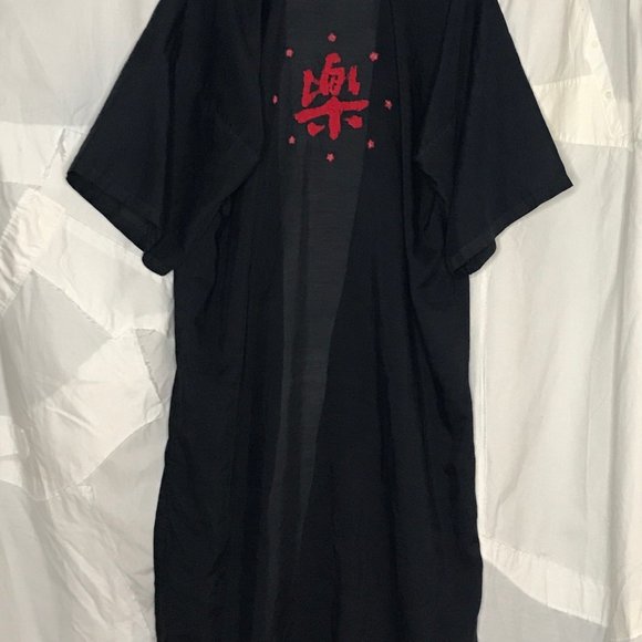 Vintage Embroidered Silk blend kimono robe. - Picture 10 of 11